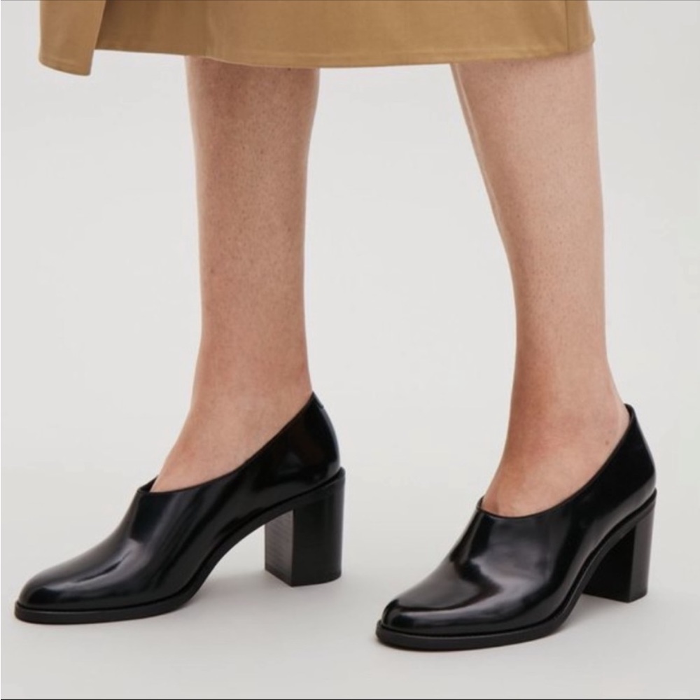 ✨COS✨Round Toe Chunky Patent Heels